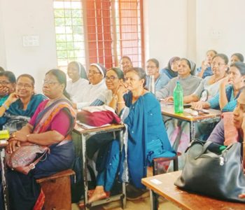 പൊ​തു​വി​ദ്യാ​ഭ്യാ​സ​വ​കു​പ്പ് സ​മ​ഗ്ര​ശി​ക്ഷാ കേ​ര​ള ഇ​രി​ങ്ങാ​ല​ക്കു​ട ബി​ആ​ർ​സി​യു​ടെ നേ​തൃ​ത്വ​ത്തി​ൽ ന​ട​ന്ന അ​വ​ധി​ക്കാ​ല അ​ധ്യാ​പ​ക പ​രി​ശീ​ല​നം.