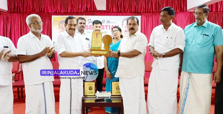 കേരള അര്‍ബന്‍ ബാങ്ക് സ്റ്റാഫ് ഓര്‍ഗനൈസേഷന്‍ (കെയുബിഎസ്ഒ) ഐടിയു ബാങ്ക് യൂണിറ്റ് കമ്മിറ്റി സംഘടിപ്പിച്ച യായ്രയപ്പ് ചടങ്ങില്‍ ജീവനക്കാരനായ കെ.പി. സെബാസ്റ്റ്യന് ഐടിയു ബാങ്ക് ചെയര്‍മാനും കേരള പ്രദേശ് കോണ്‍ഗ്രസ് കമ്മിറ്റി മുന്‍ ജനറല്‍ സെക്രട്ടറിയുമായിരുന്ന എം.പി. ജാക്‌സണ്‍ ഉപഹാരം നല്‍കുന്നു.