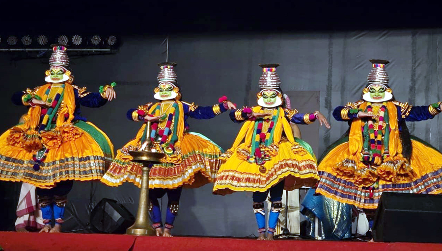 കൂടല്‍മാണിക്യം ക്ഷേത്രത്തില്‍ സര്‍വതോഭദ്രം കലാകേന്ദ്രം വിദ്യാര്‍ഥികള്‍ അവതരിപ്പിച്ച കഥകളി.