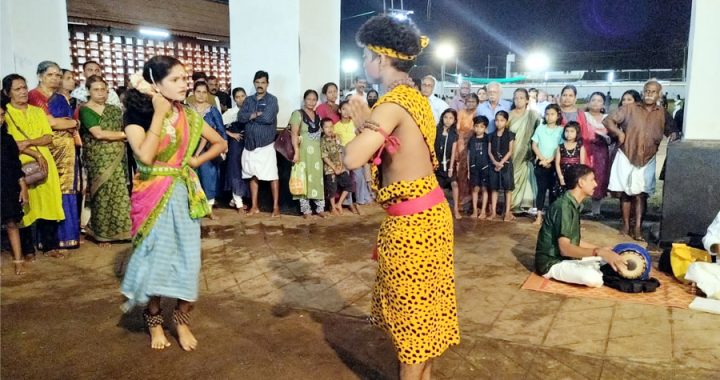 ഇരിങ്ങാലക്കുട കൂടല്‍മാണിക്യ ക്ഷേത്രത്തന്റെ പടിഞ്ഞാറേ നടയില്‍ നടന്ന കുറത്തിയാട്ടം.
