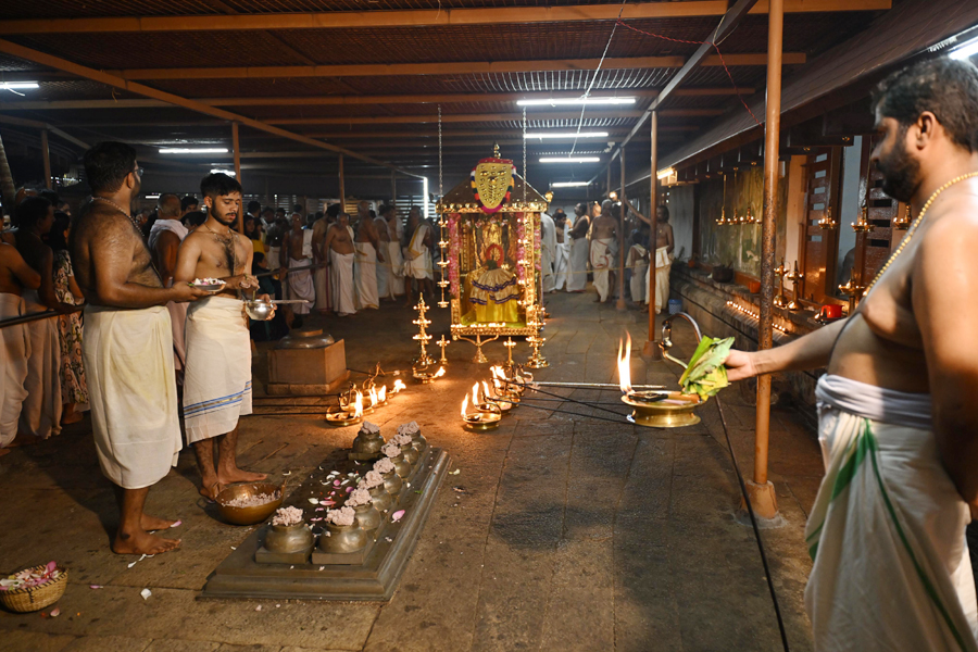 കൂടല്‍മാണിക്യം ക്ഷേത്രത്തില്‍ നടന്ന മാതൃക്കല്‍ ബലി.