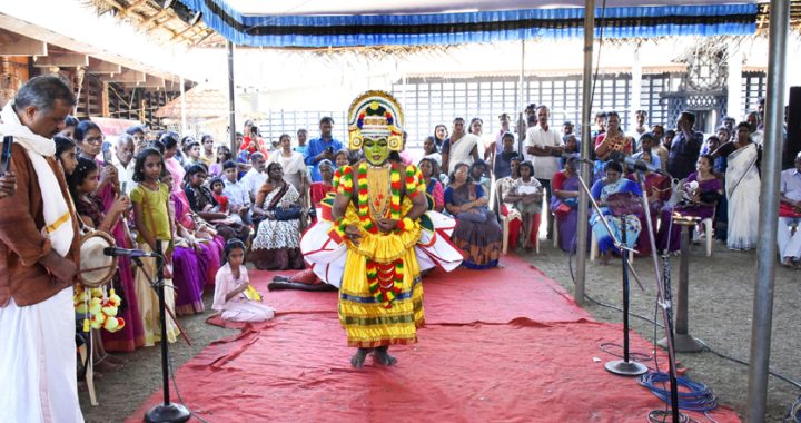 കൂടല്‍മാണിക്യം ക്ഷേത്രത്തില്‍ നടന്ന ഓട്ടന്‍തുള്ളല്‍.