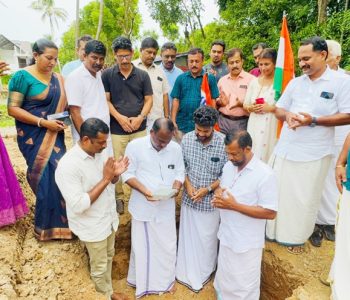കെപിഎസ്ടിഎ ഇരിങ്ങാലക്കുട കെപിഎസ്ടിഎ ടീച്ചേഴ്‌സ് നെസ്റ്റ് എന്ന പേരില്‍ നിര്‍മ്മിക്കുന്ന വിദ്യാഭ്യാസ ജില്ലാ കമ്മിറ്റി ഓഫീസ് കെട്ടിടത്തിന് കെപിഎസ്ടിഎ സംസ്ഥാന പ്രസിഡന്റ് കെ. അബ്ദുള്‍ മജീദ് തറക്കല്ലിടുന്നു.