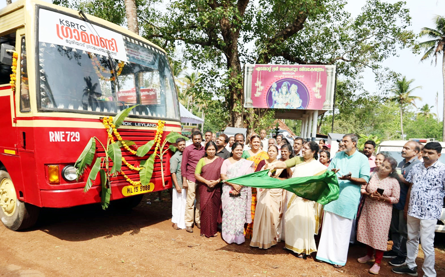മുകുന്ദപുരം താലൂക്കില്‍ ആദ്യത്തെയും ജില്ലയിലെ രണ്ടാമത്തേതുമായ മുരിയാട് പഞ്ചായത്തിന്റെ ഗ്രാമവണ്ടി ഉന്നത വിദ്യാഭ്യാസ സാമൂഹ്യനീതി വകുപ്പ് മന്ത്രി ഡോ. ആര്‍. ബിന്ദു ഫ്‌ലാഗ് ഓഫ് ചെയ്യുന്നു.