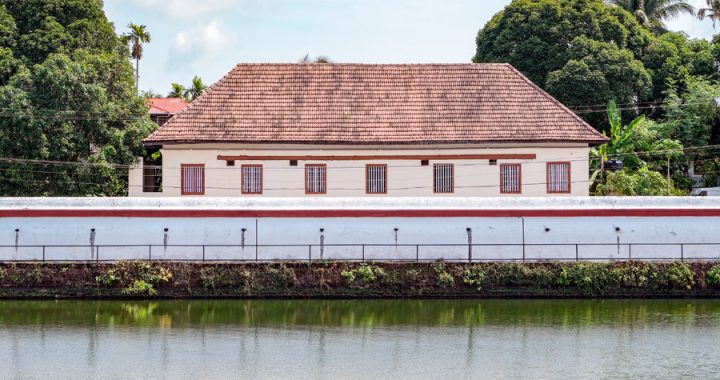 ശക്തന്‍ തമ്പുരാന്‍ കൂടല്‍മാണിക്യ ക്ഷേത്രോത്സവം കാണുന്നതിനായി പണികഴിച്ച വലിയതമ്പുരാന്‍ കോവിലകം.