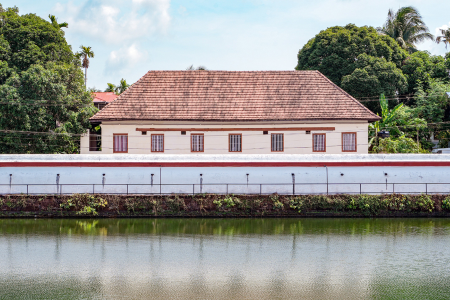 ശക്തന്‍ തമ്പുരാന്‍ കൂടല്‍മാണിക്യ ക്ഷേത്രോത്സവം കാണുന്നതിനായി പണികഴിച്ച വലിയതമ്പുരാന്‍ കോവിലകം.