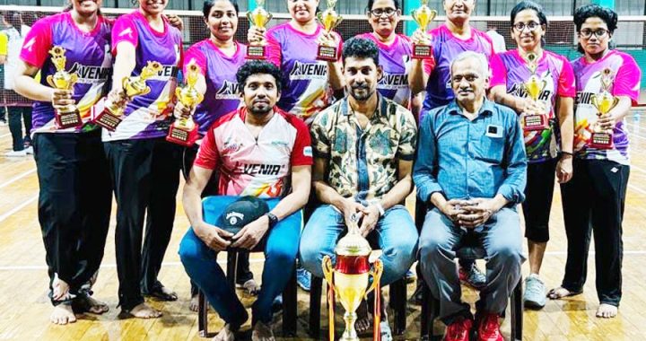 ക്രൈസ്റ്റ് അക്വാറ്റിക് ഷട്ടില്‍ അക്കാദമിയില്‍ വച്ച് നടന്ന ഓള്‍ കേരള വുമണ്‍സ് ബാഡ്മിന്റണ്‍ ലീഗില്‍ ചാമ്പ്യന്മാരായ എറണാകുളം ഏവനീര്‍ ഏവിയേഷന്‍സ് ടീം.