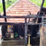 കാട്ടൂര്‍ പൊഞ്ഞനം പൈങ്കിണിക്കാവ് ക്ഷേത്രത്തില്‍ തീപ്പിടുത്തം; വലിയമ്പലത്തിന്റെ മേല്‍ക്കൂര കത്തി നശിച്ചു