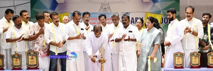 ഇരിങ്ങാലക്കുട സെന്റ് തോമസ് കത്തീഡ്രല്‍ കത്തോലിക്ക കോണ്‍ഗ്രസ് വാര്‍ഷിക സമ്മേളനം കത്തീഡ്രല്‍ വികാരി റവ.ഡോ. ലാസര്‍ കുറ്റിക്കാടന്‍ ഉദ്ഘാടനം ചെയ്യുന്നു.