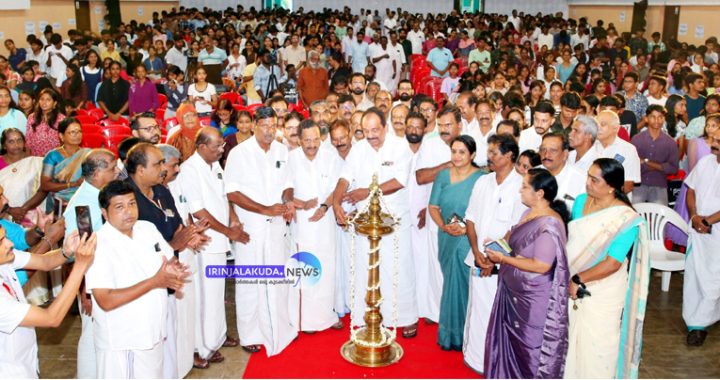 ഇന്ത്യന്‍ നാഷണല്‍ കോണ്‍ഗ്രസ് ഇരിങ്ങാലക്കുട നിയോജക മണ്ഡലം മെറിറ്റ് ഡേ എംപി ബെന്നി ബഹന്നാന്‍ ഉദ്ഘാടനം ചെയ്യുന്നു.