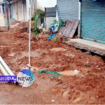 ഠാണാ – ചന്തക്കുന്ന് റോഡ്, ദുരിതത്തിലായി വ്യാപാരികളും കാല്‍നടക്കാരും