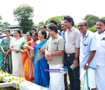 നഗരസഭ ഞാറ്റുവേല മഹോത്സവത്തിന്റെ പന്തല്‍ കാല്‍നാട്ടുകര്‍മ്മം നഗരസഭ ചെയര്‍പേഴ്‌സണ്‍ മേരിക്കുട്ടി ജോയ് നിര്‍വഹിക്കുന്നു.