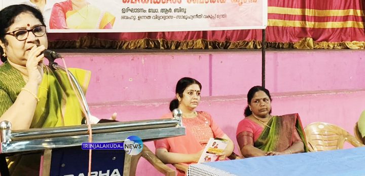ഇരിങ്ങാലക്കുട മെഡിക്കല്‍ ബോര്‍ഡ് ക്യാമ്പ് മന്ത്രി ഡോ. ആര്‍. ബിന്ദു ഉദ്ഘാടനം ചെയ്യുന്നു.