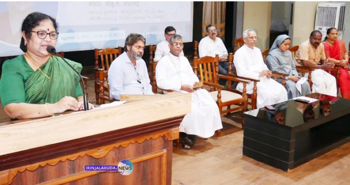 ക്രൈസ്റ്റ് കോളജില്‍ നടന്ന പഞ്ചായത്ത് കാലാവസ്ഥാ പാര്‍ലമെന്റ്  മന്ത്രി ഡോ. ആര്‍. ബിന്ദു ഉദ്ഘാടനം ചെയ്യുന്നു.