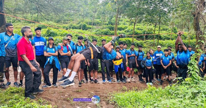 ക്രൈസ്റ്റ് കോളജിന്റെ നേതൃത്വത്തില്‍ കായിക അധ്യാപക വിദ്യാര്‍ഥികള്‍ക്ക് വേണ്ടി സംഘടിപ്പിച്ച രക്ഷാപ്രവര്‍ത്തന പരിശീലന പരിപാടി.