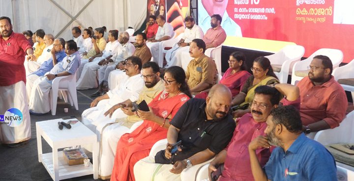 സിപിഐ ജില്ലാ സമ്മേളനത്തിന്റെ ഭാഗമായി പൊതുസമ്മേളന നഗരിയില്‍ നടന്ന പൊതു സമ്മേളനം ദേശീയ കൗണ്‍സിലംഗം റവന്യൂമന്ത്രി കെ. രാജന്‍ ഉദ്ഘാടനം ചെയ്യുന്നു.