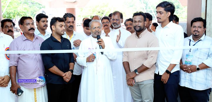 കത്തീഡ്രല്‍ സിഎല്‍സി സംഘടിപ്പിച്ച മരിയന്‍ എക്സിബിഷന്‍ ബിഷപ് മാര്‍ പോളി കണ്ണൂക്കാടന്‍ ഉദ്ഘാടനം ചെയ്യുന്നു.