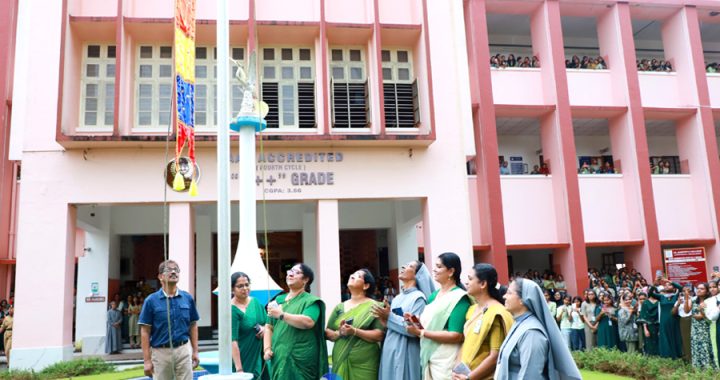 ഇരിങ്ങാലക്കുട സെന്റ് ജോസഫ്‌സ് കോളജില്‍ ഋതു അന്താരാഷ്ട്ര പരിസ്ഥിതി ചലച്ചിത്ര മേളയുടെ കൊടിയേറ്റം മന്ത്രി ഡോ. ആര്‍ ബിന്ദു നിര്‍വഹിക്കുന്നു.