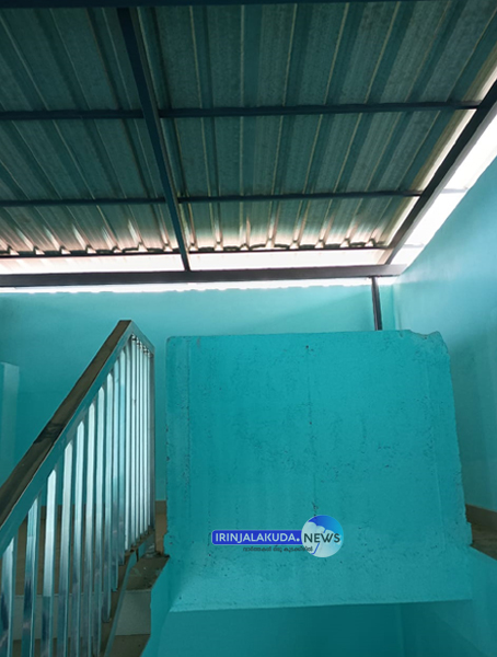 അപകടാവസ്ഥയിലായ ഇരിങ്ങാലക്കുട ബ്ലോക്ക് പഞ്ചായത്തിന് കീഴിലുള്ള ആനന്ദപുരം സാമൂഹിക ആരോഗ്യ കേന്ദ്രം.