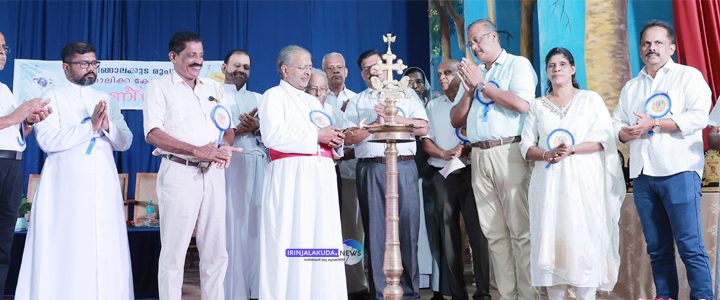കത്തോലിക്ക കോണ്‍ഗ്രസ് സംഘടിപ്പിച്ച ആദരണീയം 2025 ബിഷപ്പ് മാര്‍ പോളി കണ്ണൂക്കാടന്‍ ഉദ്ഘാടനം ചെയ്യുന്നു.