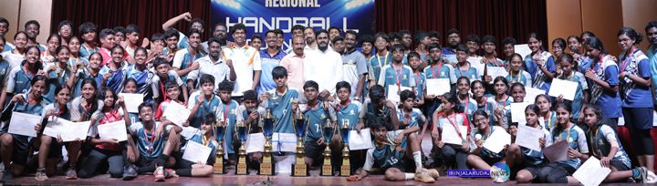 ഇരിങ്ങാലക്കുട ഡോണ്‍ബോസ്‌കോ സെന്‍ട്രല്‍ സ്‌കൂളില്‍ നടന്ന സിഐഎസ്‌സിഇ സംസ്ഥാന ഹാന്‍ഡ് ബോള്‍ ചാമ്പ്യന്‍ഷിപ്പില്‍ വിജയികളായവര്‍.