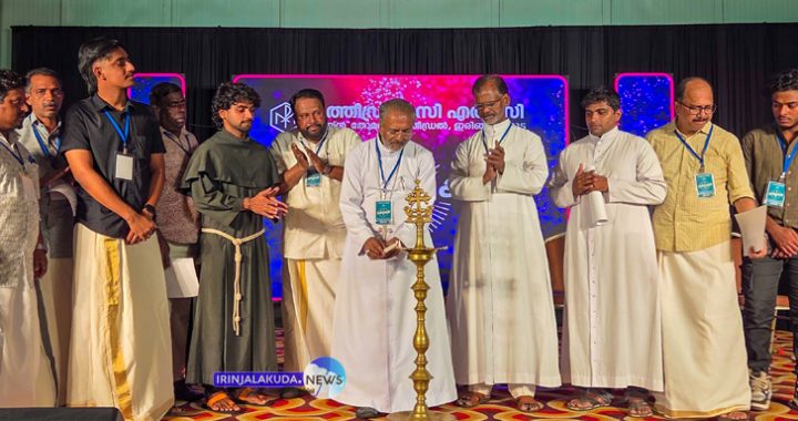 ഇരിങ്ങാലക്കുട സെന്റ് തോമസ് കത്തീഡ്രല്‍ സിഎല്‍സി അറയ്ക്കല്‍ ജോസഫ് ഭാര്യ റീത്ത മെമ്മോറിയല്‍ ട്രോഫിക്കുവേണ്ടി സംഘടിപ്പിച്ച അഖിലകേരള മാര്‍ഗം കളി മത്സരം ബിഷപ്പ് മാര്‍ പോളി കണ്ണൂക്കാടന്‍ ഉദ്ഘാടനം ചെയ്യുന്നു.