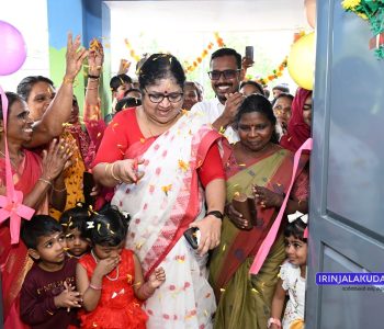 കാട്ടൂര്‍ പഞ്ചായത്ത് ആറാം വാര്‍ഡിലെ 71-ാം നമ്പര്‍ അങ്കണവാടി കെട്ടിടം ഉന്നതവിദ്യാഭ്യാസ മന്ത്രി ഡോ. ആര്‍. ബിന്ദു നാടിനു സമര്‍പ്പിക്കുന്നു.