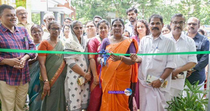 ജില്ലാ ക്ഷീര സംഗമത്തോടനുബന്ധിച്ച് നടന്ന ക്ഷീരപഥം -ഡയറി എക്‌സ്‌പോ വെള്ളാങ്കല്ലൂര്‍ പഞ്ചായത്ത് പ്രസിഡന്റ് നിഷ ഷാജി ഉദ്ഘാടനം നിര്‍വഹിക്കുന്നു.