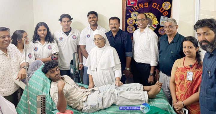 ഇരിങ്ങാലക്കുട ലയണ്‍സ് ക്ലബ്ബിന്റെ നേതൃത്വത്തില്‍ ക്രൈസ്റ്റ് കോളജ്് എന്‍എസ്എസ് യൂണിറ്റ് സംഘടിപ്പിച്ച രക്തദാന ക്യാമ്പ്.