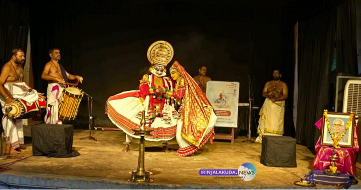 ഡോ. കെ.എന്‍. പിഷാരടി സ്മാരക കഥകളി ക്ലബ്ബിന്റെ അധ്യക്ഷനായിരുന്ന എ. അഗ്നിശര്‍മ്മന്റെ ചരമവാര്‍ഷികാചരത്തിന്റെ ഭാഗമായി ഒരുക്കിയ അഗ്നിക 2025 ല്‍ അരങ്ങേറിയ ലക്ഷ്മണപുത്രി കഥകളി.