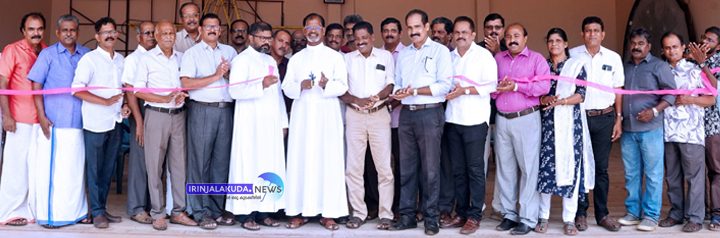 കത്തോലിക്കാ കോണ്‍ഗ്രസ് അവകാശ സംരക്ഷണ യാത്രയുടെ സ്വീകരണത്തിന്റെ സ്വാഗത സംഘം രൂപീകരണ യോഗം കത്തീഡ്രല്‍ വികാരി റവ.ഡോ. ലാസര്‍ കുറ്റിക്കാടന്‍ ഉദ്ഘാടനം ചെയ്യുന്നു.