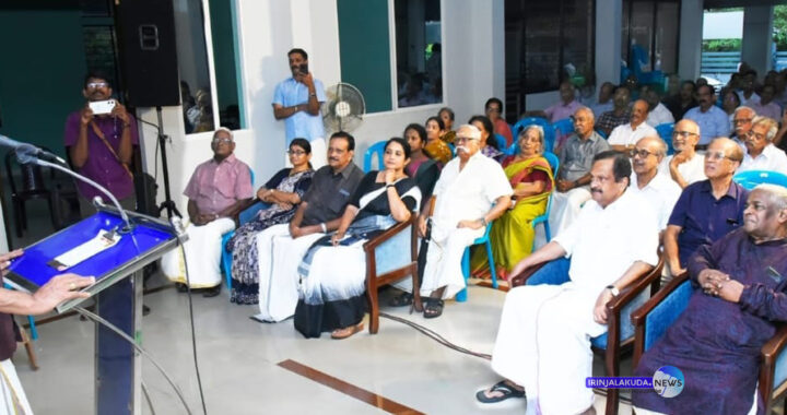 കെ.വി. ചന്ദ്രന്റെ മൂന്നാം ചരമവാര്‍ഷിക അനുസ്മരണ സമ്മേളനം ജയരാജ് വാര്യര്‍ ഉദ്ഘാടനം ചെയ്ത് സംസാരിക്കുന്നു.