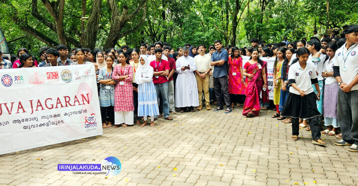 കേരള എയ്ഡ്സ് കണ്ട്രോള്‍ സൊസൈറ്റി, എന്‍എസ്എസ്, കെഎസ്ആര്‍ടിസി എന്നിവയുടെ സംയുക്താഭിമുഖ്യത്തില്‍ എയ്ഡ്സ് ബോധവത്കരണ പദ്ധതിയായ യുവജാഗരണില്‍ പങ്കെടുത്തവര്‍.