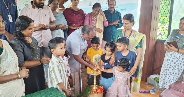 പൂമംഗലം ഗവ. ആയുര്‍വേദ ഡിസ്പെന്‍സറിയുടെ നേതൃത്വത്തില്‍ വനിതകളുടെ സൗജന്യ യോഗ പരിശീലന പദ്ധതിയുടെ ഉദ്ഘാടനം പഞ്ചായത്ത് പ്രസിഡന്റ് കെ.എസ്. തമ്പി നിര്‍വഹിക്കുന്നു.
