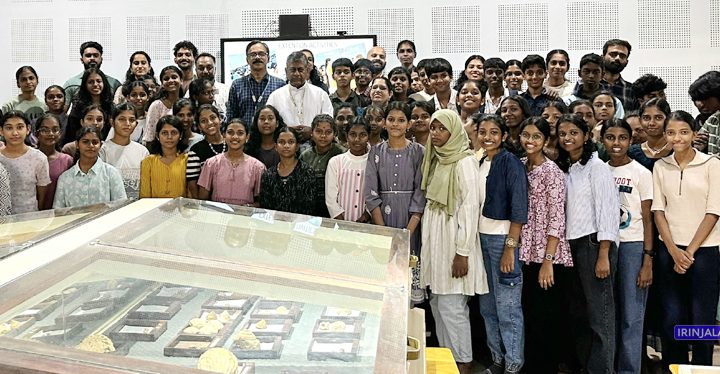 ഇരിങ്ങാലക്കുട ക്രൈസ്റ്റ് കോളജിലെ ഭൂഗര്‍ഭശാസ്ത്ര വകുപ്പ് നാച്ചുറല്‍ ഹിസ്റ്ററി മ്യൂസിയം എറണാകുളം ജില്ലയിലെ വിവിധ ഉപജില്ലകളില്‍ നിന്നും യുഎസ്എസ് സ്‌കോളര്‍ഷിപ്പ് വിജയികളായ കുട്ടികള്‍ സന്ദര്‍ശിക്കുന്നു.