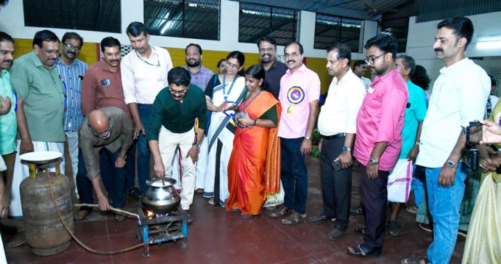 ഇരിങ്ങാലക്കുടയില്‍ നടക്കുന്ന റവന്യൂ ജില്ലാ സ്‌കൂള്‍ കലോത്സവത്തിന്റെ പാചകപ്പുരയില്‍ നടന്ന പാലു കാച്ചല്‍ ദേശീയ അധ്യാപക അവാര്‍ഡ് ജേതാവ് പി.കെ. ഭരതന്‍ മാസ്റ്റര്‍ ഉദ്ഘാടനം ചെയ്യുന്നു.