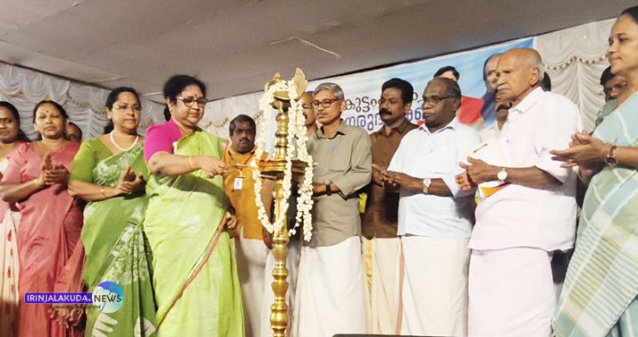 കുട്ടംകുളത്തിന്റെ സംരക്ഷണ- സൗന്ദര്യവത്കരണ പ്രവൃത്തികളുടെ ഉദ്ഘാടന ചടങ്ങില്‍ ഉന്നത വിദ്യാഭ്യാസ സാമൂഹ്യനീതി വകുപ്പ് മന്ത്രി ഡോ. ആര്‍. ബിന്ദു തിരി തെളിയിക്കുന്നു.