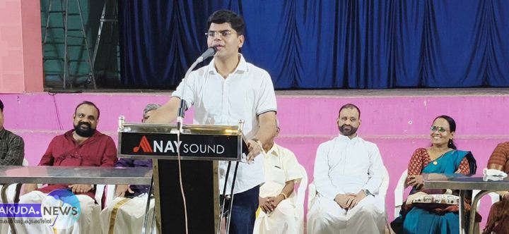 ഇരിങ്ങാലക്കുട സാംസ്‌കാരികോത്സവമായ വര്‍ണക്കുടയുടെ സംഘാടക സമിതി യോഗം ജൂണിയര്‍ ഇന്നസെന്റ് ഉദ്ഘാടനം ചെയ്യുന്നു