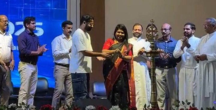ക്രൈസ്റ്റ് എന്‍ജിനീയറിംഗ് കോളജ് മികച്ച സാങ്കേതികവിദഗ്ധരെ ആദരിക്കല്‍ പരിപാടി ഐബിഎം ഇന്ത്യ സോഫ്റ്റ്വെയര്‍ ലാബ്‌സിന്റ കൊച്ചി പ്രോഗ്രാം ഡയറക്ടര്‍ മാധുരി ഡി. മാധവന്‍പിള്ള ഉദ്ഘാടനം ചെയ്യുന്നു.