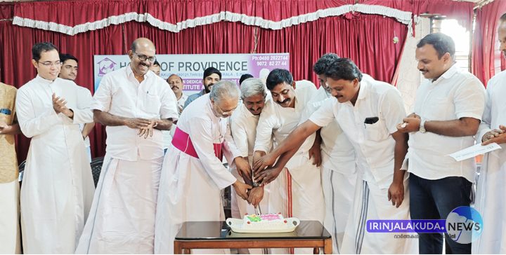 സംസ്ഥാന സിഎല്‍സിയുടെ ക്രിസ്മസ് സംഗമം ബിഷപ് മാര്‍ പോളി കണ്ണൂക്കാടന്‍ ഉദ്ഘാടനം ചെയ്യുന്നു