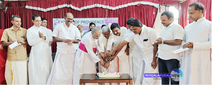 സംസ്ഥാന സിഎല്‍സിയുടെ ക്രിസ്മസ് സംഗമം ബിഷപ് മാര്‍ പോളി കണ്ണൂക്കാടന്‍ ഉദ്ഘാടനം ചെയ്യുന്നു