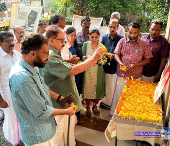 സിപിഐ മുന്‍ സംസ്ഥാന സെക്രട്ടറി കാനം രാജേന്ദ്രന്‍ അനുസ്മരണം ദേശീയ എക്സിക്യുട്ടീവ് അംഗം കെ.പി. രാജേന്ദ്രന്‍ പുഷ്പാര്‍ച്ചന നടത്തി ഉദ്ഘാടനം ചെയ്യുന്നു.