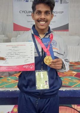 ജാര്‍ഖണ്ഡിലെ ബൊക്കാറൊയില്‍ വച്ച് നടന്ന നാഷണല്‍ സ്‌പെഷ്യല്‍ ഒളിമ്പിക്‌സില്‍ സ്വര്‍ണ്ണ മെഡല്‍ നേടിയ ഇരിങ്ങാലക്കുട പ്രതീക്ഷാഭവനിലെ വിദ്യാര്‍ഥി കെ.എം. അനഘ്.