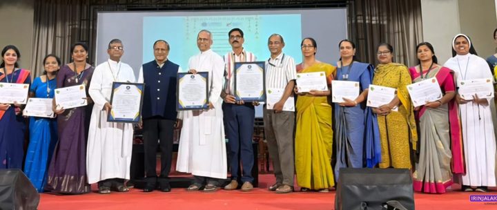 ഒരു വലിയ വാഴയിലയില്‍ 325 വിഭവങ്ങളുമായി ക്രൈസ്റ്റ് കോളജ് കോമേഴ്സ് സ്വശ്രയ വിഭാഗം ഒരുക്കിയ ഓണമെഗാസദ്യക്കു ലഭിച്ച ഏഷ്യന്‍ ബുക്ക് ഓഫ് റെക്കോര്‍ഡ്‌സ് അംഗീകാര പത്രവുമായി കോളജ് പ്രിന്‍സിപ്പളും പ്രതിനിധികളും.