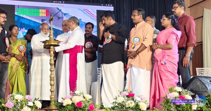 മാപ്രാണം ഹോളിക്രോസ് ഹൈസ്‌കൂളിന്റെ 42-ാമത് വാര്‍ഷികാഘോഷം മാര്‍ പോളി കണ്ണുക്കാടന്‍ ഉദ്ഘാടനം ചെയ്യുന്നു.