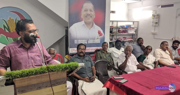 കമ്മ്യൂണിസ്റ്റ് പാര്‍ട്ടിയുടെയും തൊഴിലാളി വര്‍ഗത്തിന്റെയും നേതാവ് ബാബു ചിങ്ങാരത്ത് സര്‍വ്വകക്ഷി അനുസ്മരണ യോഗത്തില്‍  സിപിഐ സംസ്ഥാന  കൗണ്‍സില്‍ അംഗവും തൃശൂര്‍ ജില്ലാ പഞ്ചായത്ത് വൈസ് പ്രസിഡന്റ് ടി.കെ. സുധീഷ് മുഖ്യ പ്രഭാഷണം നടത്തുന്നു.