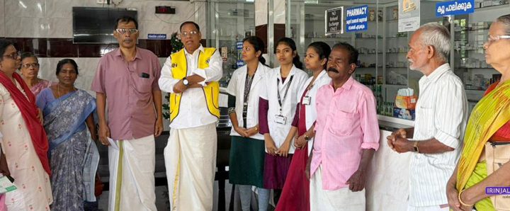 പിഎല്‍ തോമന്‍ മെമ്മോറിയല്‍ ക്ലിനിക്കില്‍ വച്ച് നടന്ന പ്രമേഹനിര്‍ണയവും നേത്ര പരിശോധന ക്യാമ്പും ലയണ്‍സ് ക്ലബ് ഡിസ്ട്രിക്ട് ക്യാമ്പ് കോ ഓര്‍ഡിനേറ്റര്‍ ജോണ്‍സണ്‍ കോലങ്കണ്ണി ഉദ്ഘാടനം ചെയ്യുന്നു.