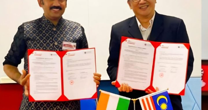 ഇരിങ്ങാലക്കുട ക്രൈസ്റ്റ് കോളജിന് വിദേശ സര്‍വകലാശാലകളുമായി അക്കാദമിക സഹകരണത്തിനു ഡോ.കെ.ജെ. വര്‍ഗീസ് ധാരണാപത്രങ്ങളില്‍ ഒപ്പുവെയ്ക്കുന്നു.