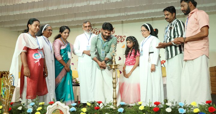 എടത്തിരിഞ്ഞി സെന്റ് മേരീസ് സ്‌കൂളിന്റെ വാര്‍ഷികാഘോഷം പടിയൂര്‍ പഞ്ചായത്ത് പ്രസിഡന്റ്് കെ.പി. കണ്ണന്‍ ഉദ്ഘാടനം ചെയ്യുന്നു.