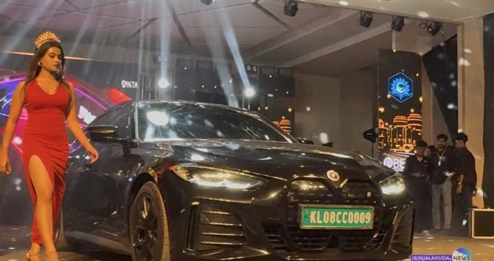 ഇരിങ്ങാലക്കുട ക്രൈസ്റ്റ് എന്‍ജിനീയറിംഗ് കോളജില്‍ സംഘടിപ്പിച്ച ഇലക്ട്രിക് വെഹിക്കിള്‍ ഫാഷന്‍ ഷോ.